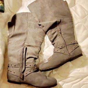 NWOT Rampage Grey Calf Boots 7m Suede